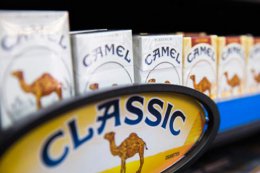 Сотрудникам табачной компании запретили курить на рабочем месте