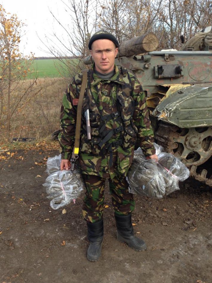 Артур Палатный оказывает помощь украинским военнослужащим в зоне АТО