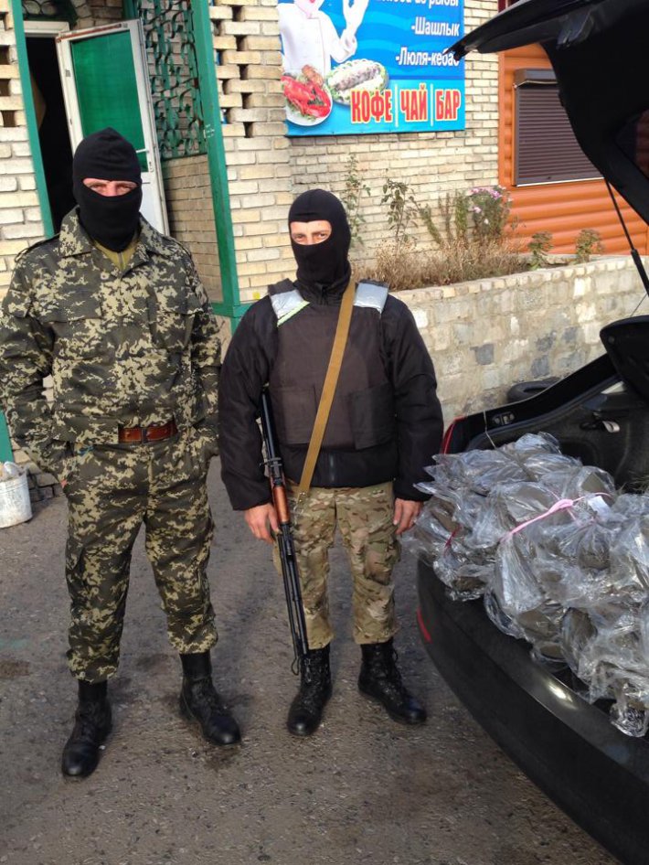 Артур Палатный оказывает помощь украинским военнослужащим в зоне АТО