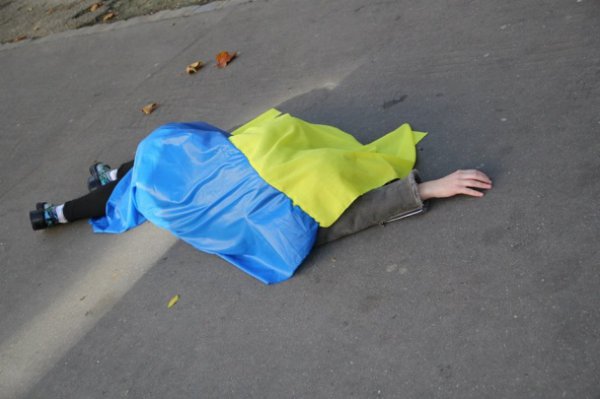 В Париже художники поддерживают украинский народ, который борется за мир и свободу (ФОТО)
