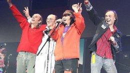 Музыканты группы «Братья Гадюкины» рассказали о том, что изменилось за 20 лет