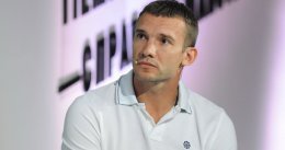 Андрей Шевченко показал фокус с бумажником (ВИДЕО)