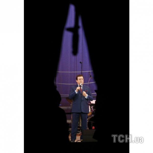Кобзон наплевал на запрет СБУ и выступил в Донецке (ВИДЕО)