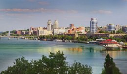 В горсовете Днепропетровска приняли решение ликвидировать райсоветы и исполкомы, чтобы "не кормить дармоедов"