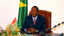 Президент Буркина-Фасо распустил правительство и ввел ЧП