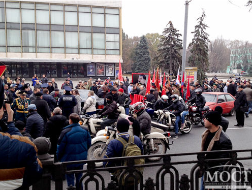 "Правый сектор" наведался на митинг коммунистов в Днепропетровске (ФОТО)
