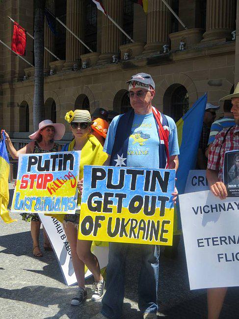 Акция украинской диаспоры в Австралии: "Путин, убирайся вон из Украины!" (ФОТО)