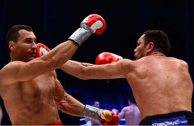 Лучшие моменты захватывающего поединка между Кличко и Пулевым (ФОТО)