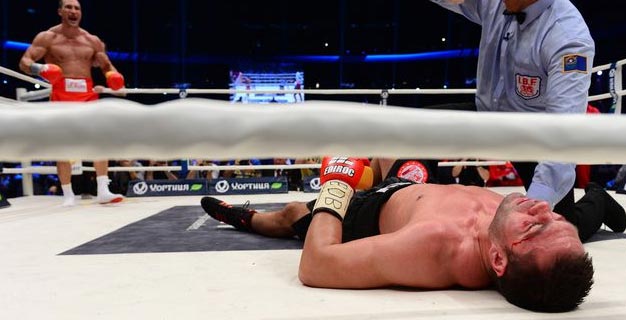 Лучшие моменты захватывающего поединка между Кличко и Пулевым (ФОТО)