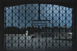 В Германии похитили знаменитые ворота концентрационного лагеря Дахау