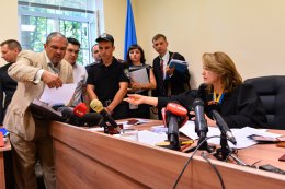 Суд по запрету КПУ перенесен на неопределенное время