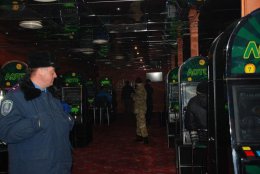 На Троещине закрыли очередной подпольный салон с донецкими "учредителями" (ФОТО)