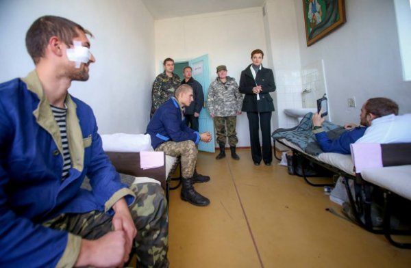 Марина Порошенко посетила будущий военный госпиталь на Запорожье (ФОТО)