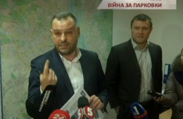 Директора «Киевтранспарксервиса» забросали яйцами (ВИДЕО)