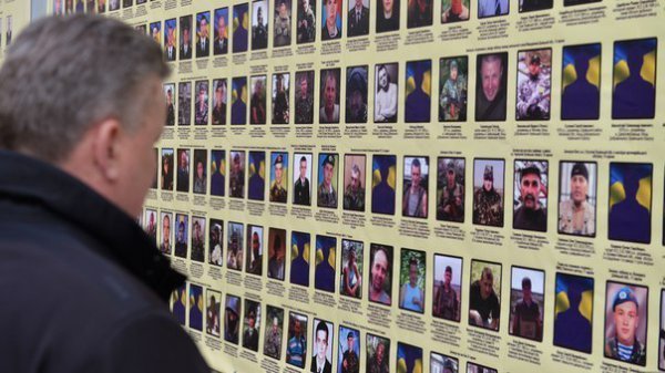 В Киеве появилась своя стена плача (ФОТО)