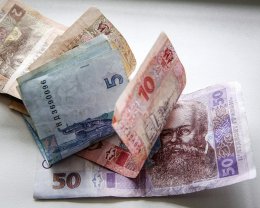 Гривня "упала на дно". Украинскому Нацбанку нечем удерживать курс