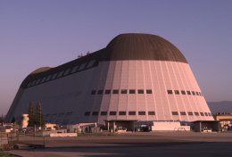 Google собирается использовать гигантские ангары NASA (ФОТО)
