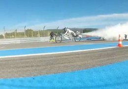 Как велосипедист «Феррари» обогнал (ВИДЕО)