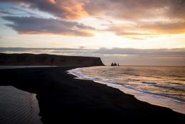 Ирландский пляж Вик с черным песком - одно из красивейших мест на планете (ФОТО)
