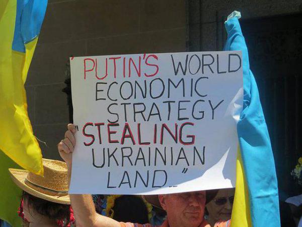 Акция украинской диаспоры в Австралии: "Путин, убирайся вон из Украины!" (ФОТО)