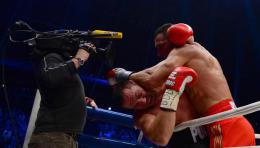 Лучшие моменты захватывающего поединка между Кличко и Пулевым (ФОТО)