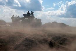 Террористы с бронетехникой сосредотачиваются возле Углегорска