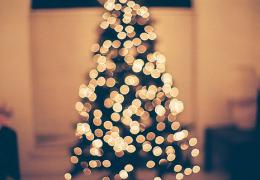 Dolce & Gabbana разработали рождественскую елку для Claridge's (ВИДЕО)