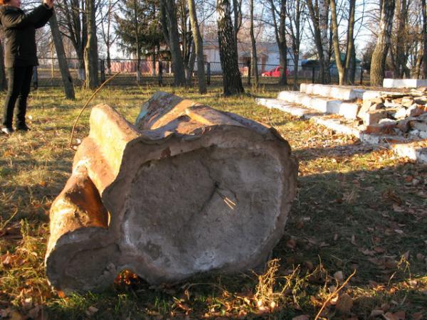 Полтавщина потеряла еще один памятник (ФОТО)