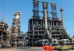 В Одессе вооруженные люди захватили нефтеперерабатывающий завод