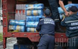 В Донецке за гуманитарной помощью выстраиваются в огромные очереди (ВИДЕО)