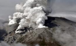 В Японии проснулся самый крупный вулкан (ВИДЕО)