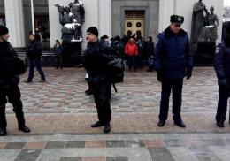 Из-за митингов охрану Верховной Рады усилили