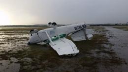 Ураганный ветер в Австралии повредил здания и перевернул самолеты (ФОТО)