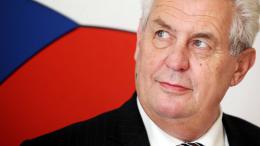 Искореним мат: Президент Чехии не будет выступать в прямом эфире