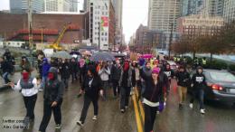 В США продолжаются протесты. Митингующие пытались захватить рождественскую ель