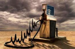 Украинцам продают разбавленный бензин