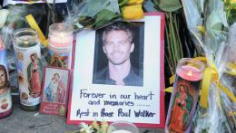 Поклонники почтили память Пола Уокера сотней свечей на месте его гибели