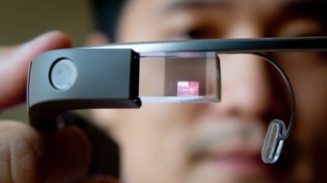 Компания Google объявила об остановке производства Google Glass
