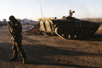 Боевики ведут массовый обстрел в районе Дебальцево, – штаб АТО
