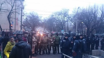 В Одессе у здания Малиновского районного суда произошла потасовка (ФОТО)