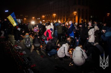 Киевляне вышли на Майдан, чтобы поддержать Мариуполь (ФОТО)