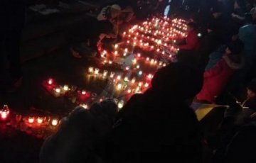 Киевляне вышли на Майдан, чтобы поддержать Мариуполь (ФОТО)