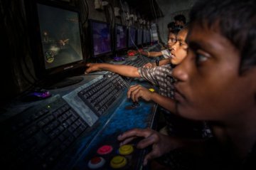 Бездомные дети Бангладеша и компьютерные игры (ФОТО)