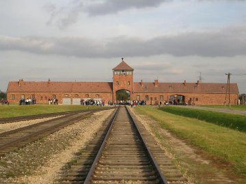 Беспилотник снял польский Освенцим (ВИДЕО)