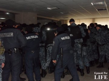 Штурм Криворожского облсовета (ФОТО)