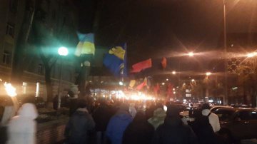 В Киеве националисты вышли на факельное шествие в честь героев Крут (ФОТО)