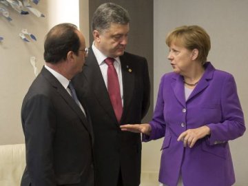 Порошенко, Меркель и Олланд настаивают на немедленном прекращении огня, -  пресс-служба