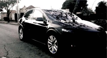 Автомобиль Tesla Model X готовится к своей премьере