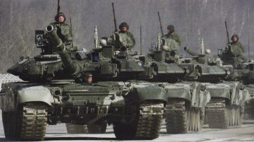 Зафиксировано перемещение военной техники из РФ в Новоазовске