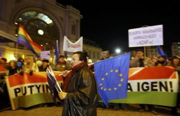 Венгры вышли на митинг против визита Путина (ФОТО)